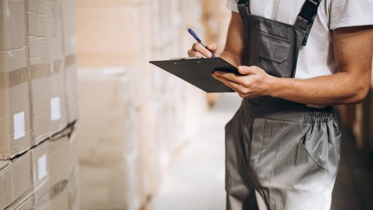 ¿Qué es un controlador de stock y cuáles son sus funciones?